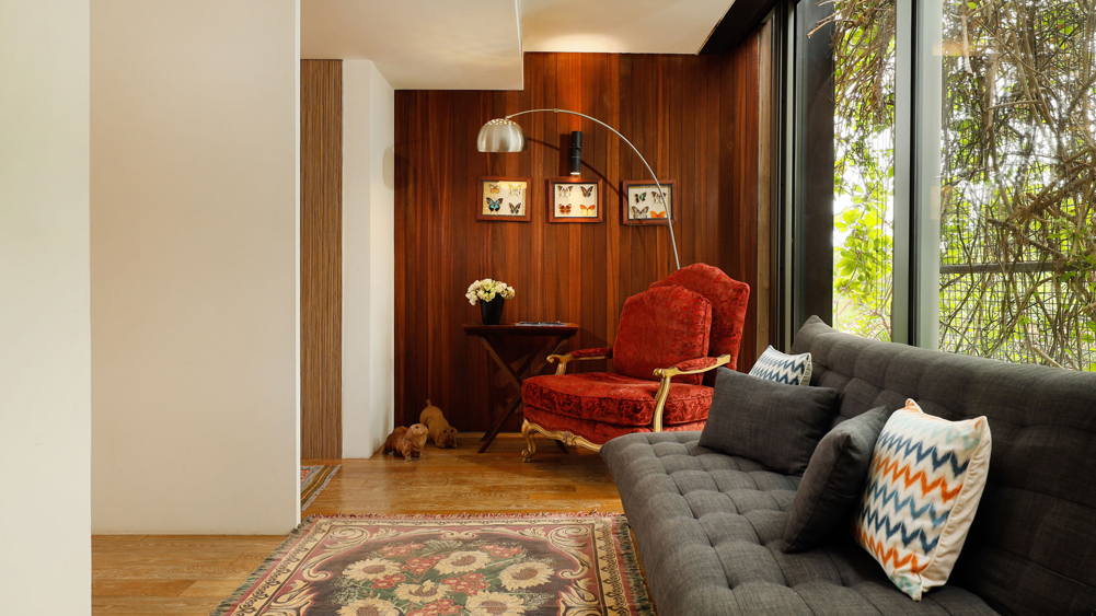 Villa Svarga - Reposeful guest bedroom west lounge